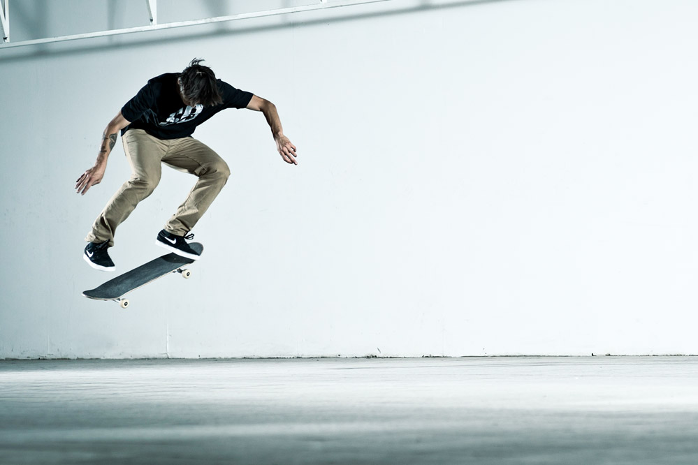 Denny Pham - Skateboard Trick BS 180 Kickflip