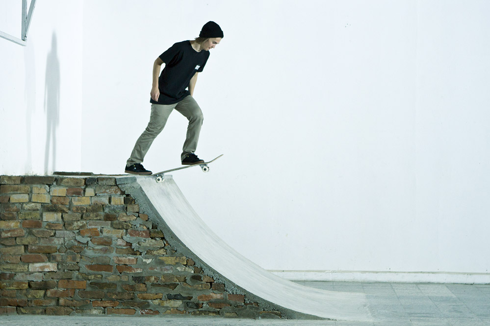 Ben Dillinger - Skateboard Trick Drop In